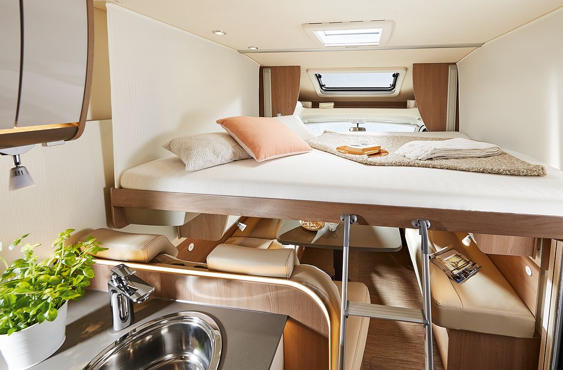 Wilderness-motorhome-drop-down-bed