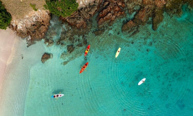 People kayaking at Bay of Islands area, credit to Northland NZ