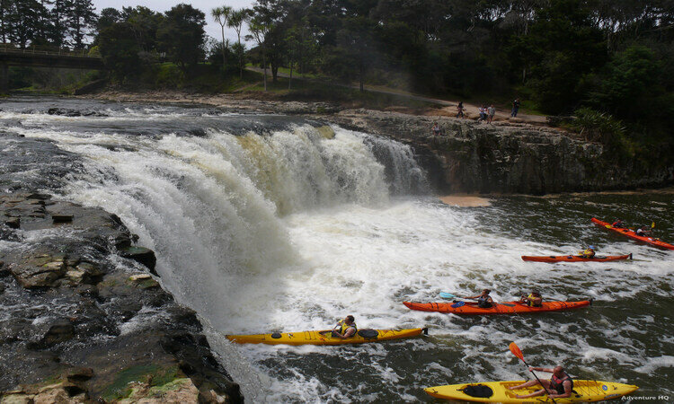 People kayaking at Haruru Falls, Bay of Islands, Northland, credit to Adventure HQ (TNZ)