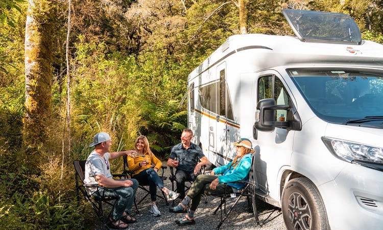 Milford Sound campsite 2x couples