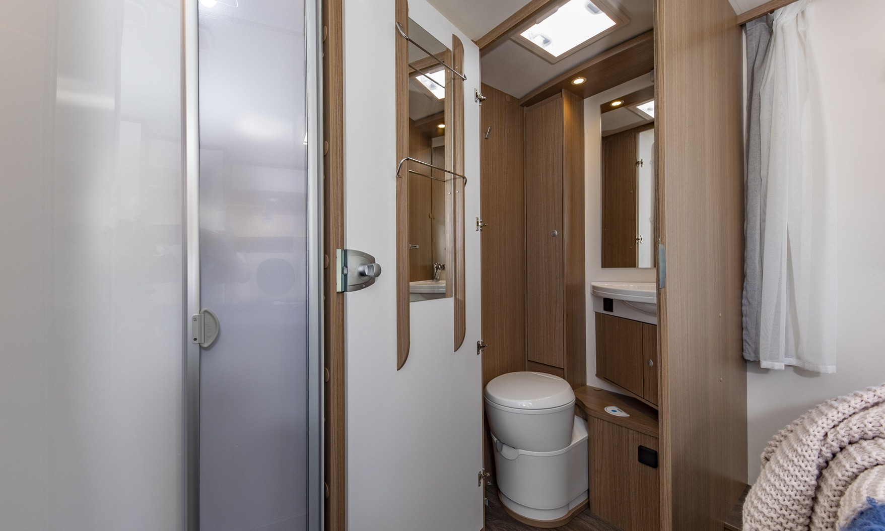 Wilderness motorhome bathroom