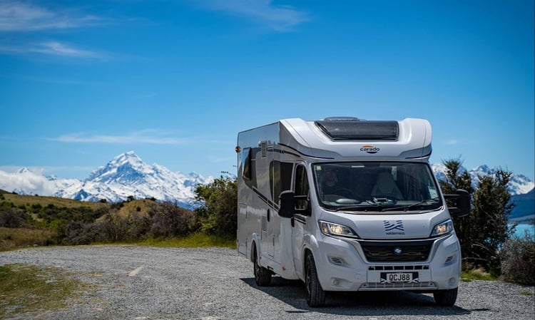 06-Floor Velthuis_motorhome Mt Cook 750x450
