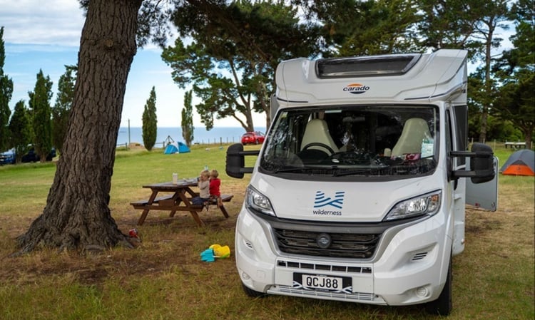 07-Floor Velthuis_Godley Head camping 750x450