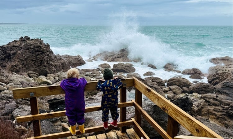 Floor Velthuis_waves crashing 750x450