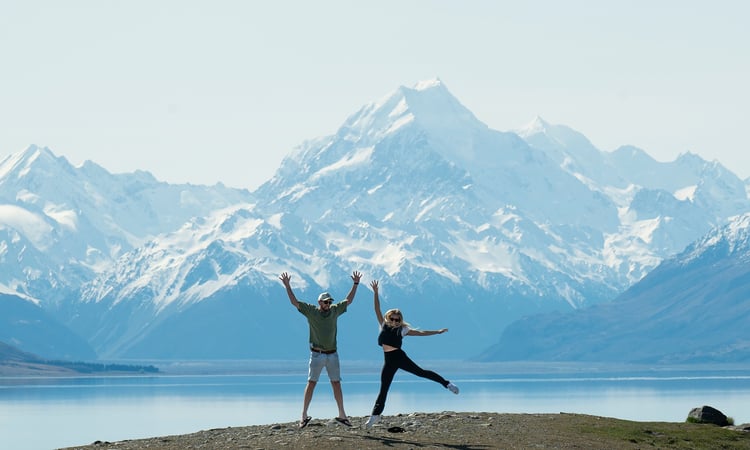 wilderness-couple infront of Mt Cook