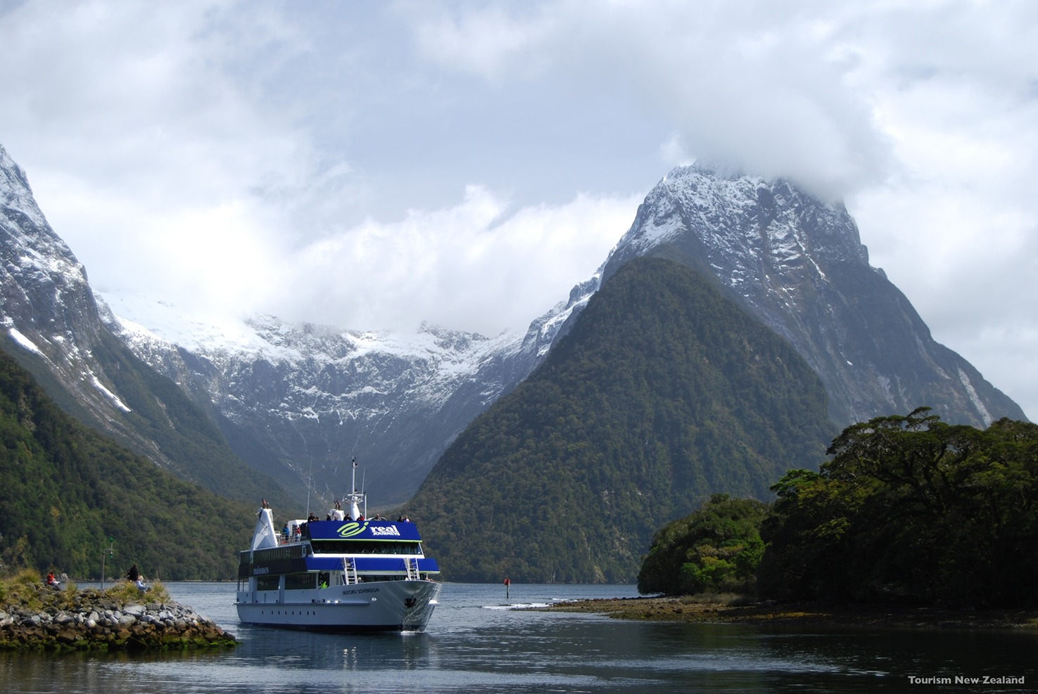 A cruise ship at Milford Sound (TNZ)