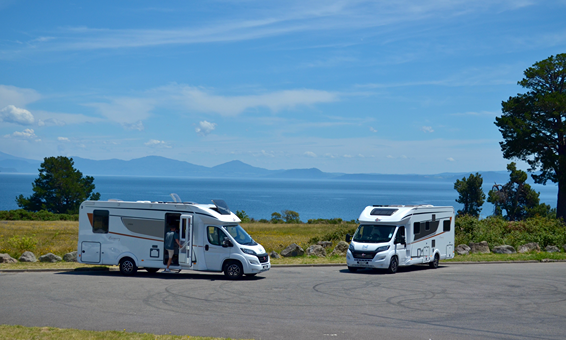 TD744 Lake Taupo Scenic Lookout parked