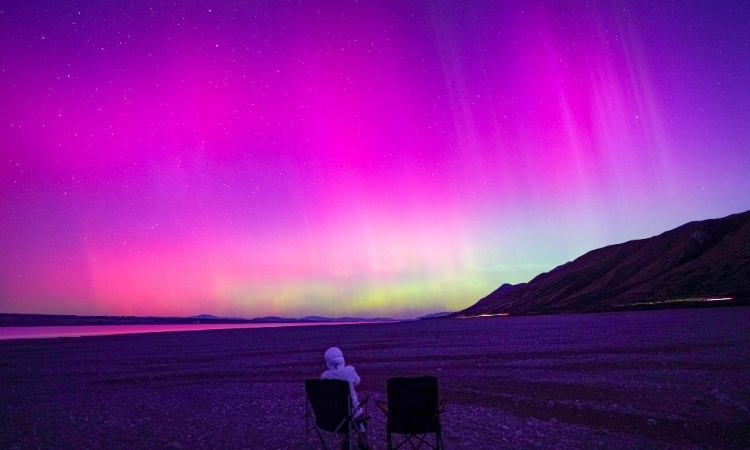 A person enjoying the Aurora Australis