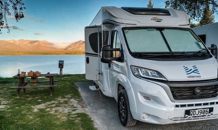 Lake Edge Tekapo-Wilderness