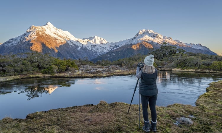 key-summit-laurie-photographing Mt Cook