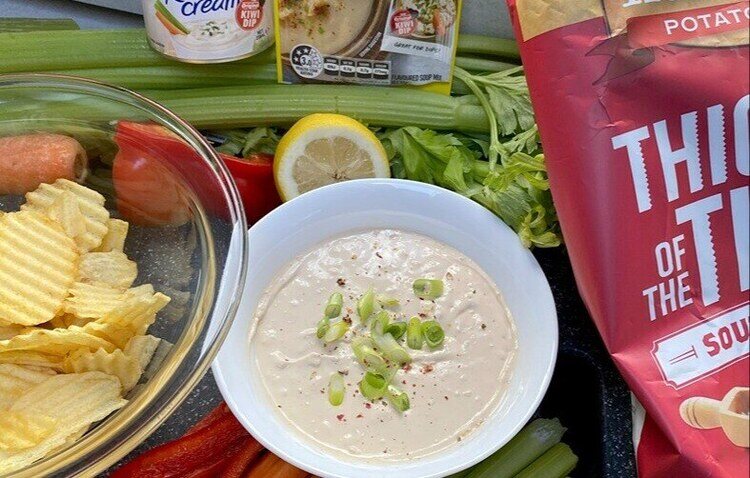 Kiwi dip with chips