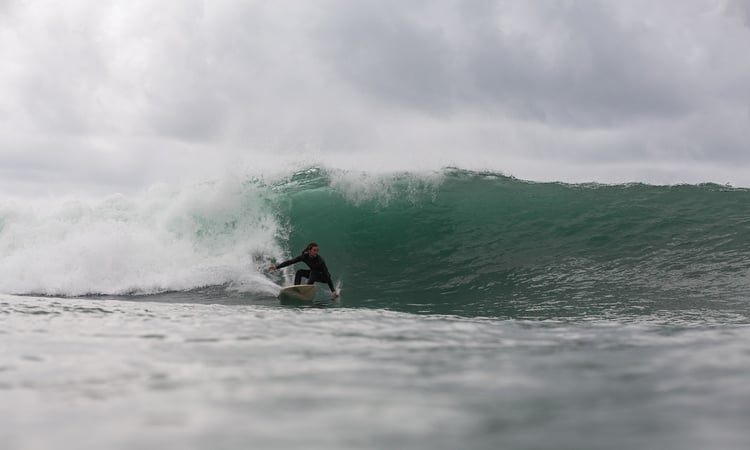Raglan surfing