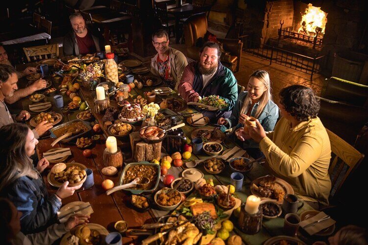 Hobbiton eating a meal
