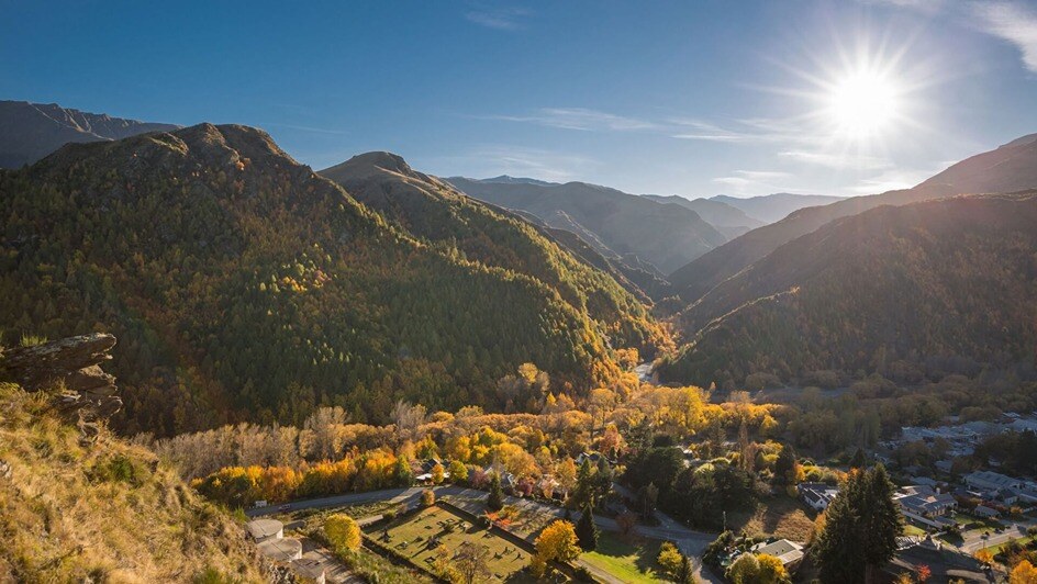 Arrowtown-river-view autumn