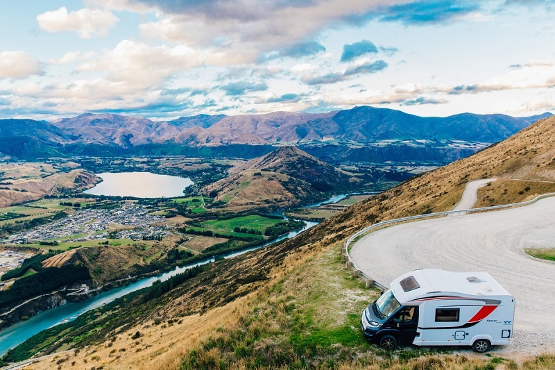 Winding roads at the Remarkables Road Freedom Campsite